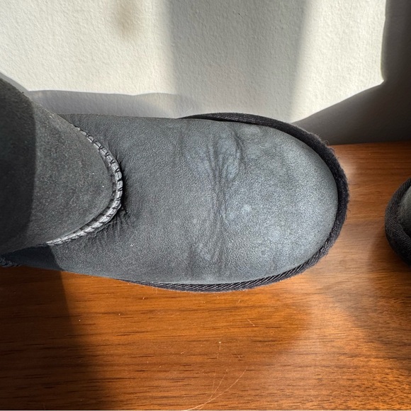 UGG Girls Classic Weather Short Boot in Black Size 1 - Picture 8 of 11